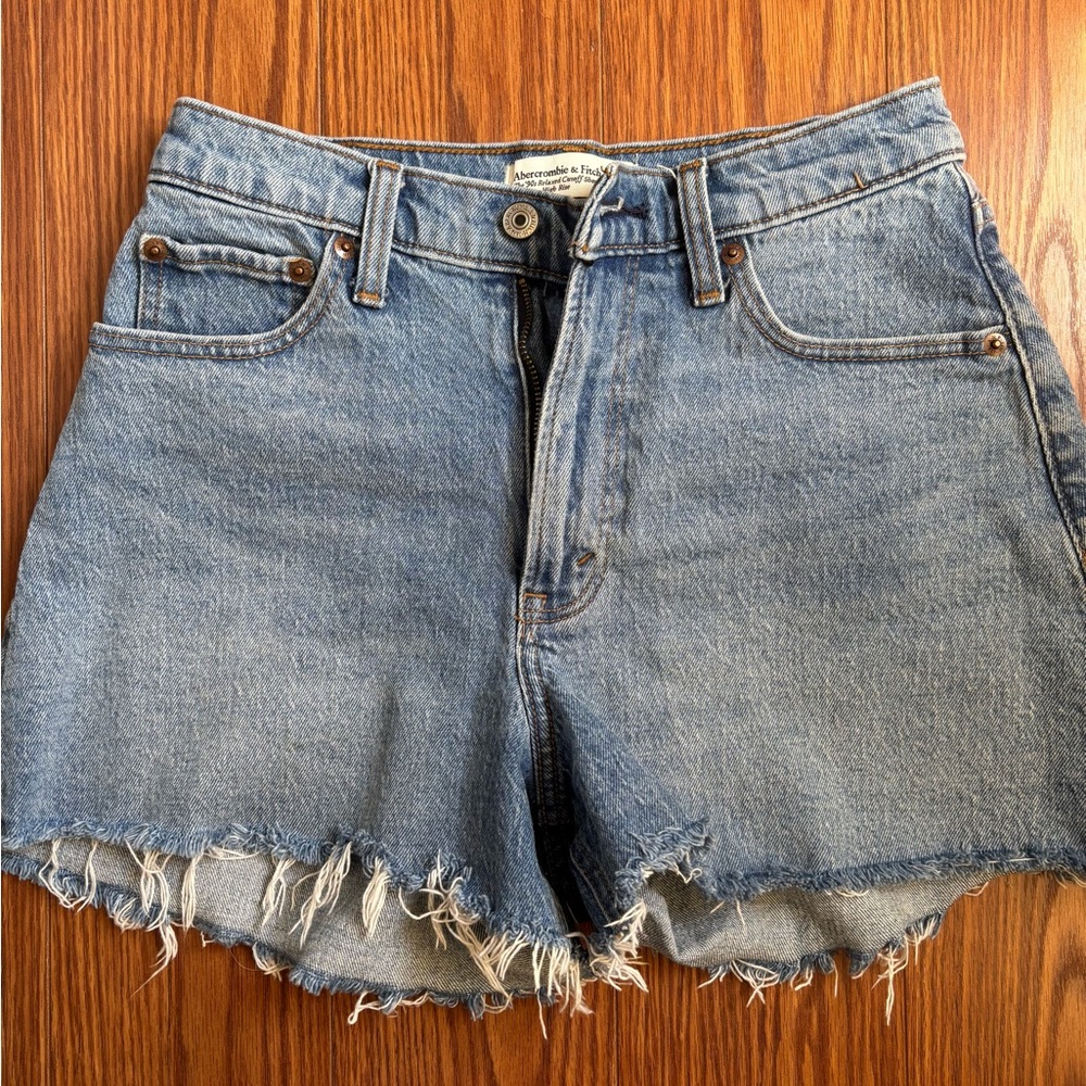 Abercrombie & Fitch Women's high Rise 90’s Relaxed Cutoff Short